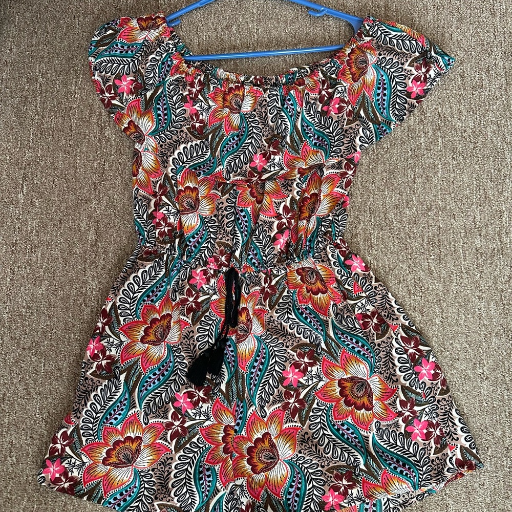 Romper with stunning colors. Like new!!